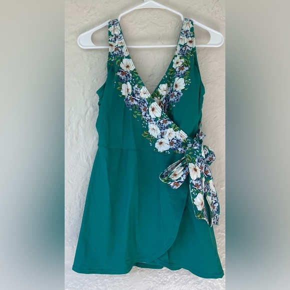 Land’s End Women's Petite Side Tie Mini Green/Floral Swim Dress Swimsuit; 12P - Picture 1 of 9